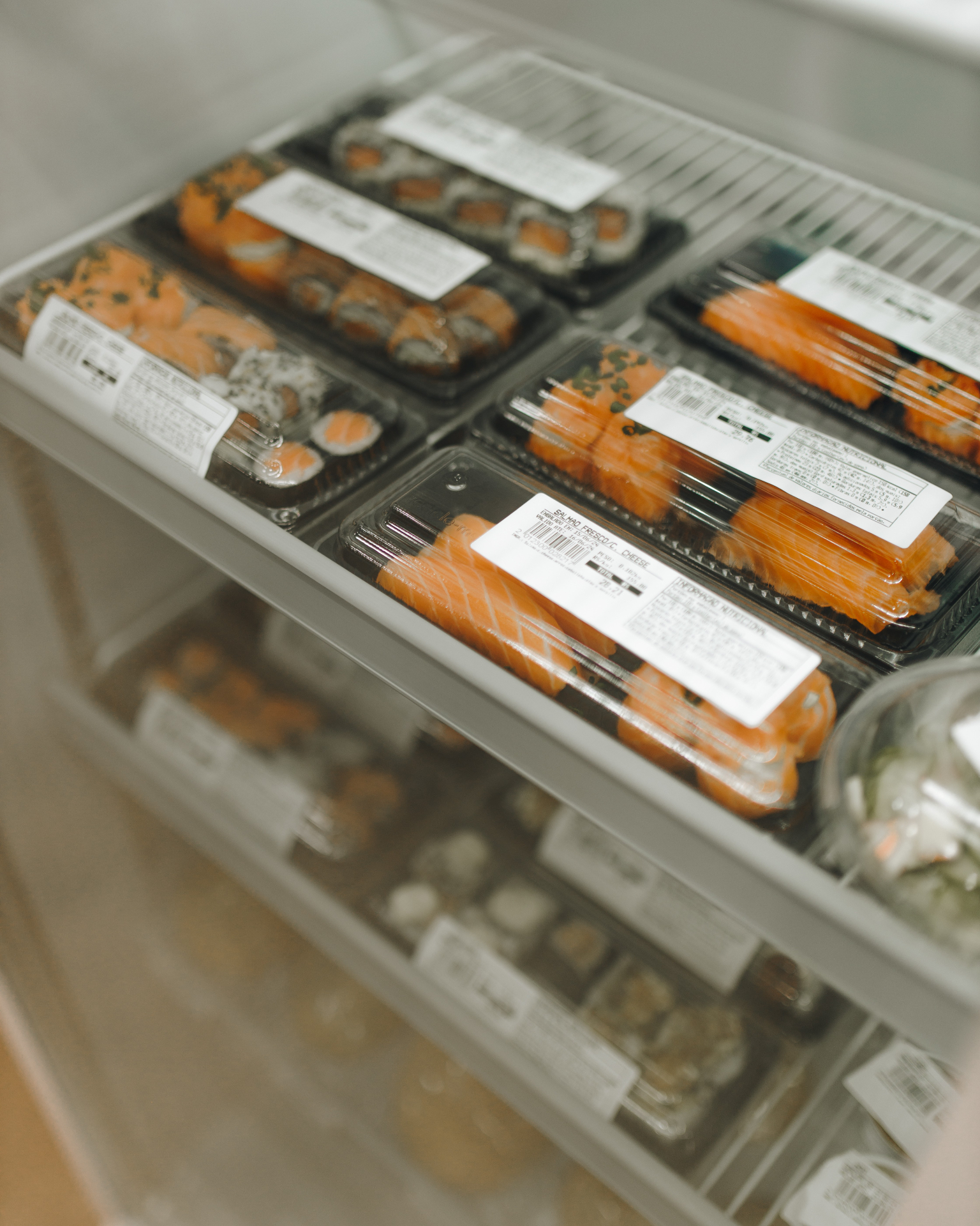 Sushis embalados prontos para levar